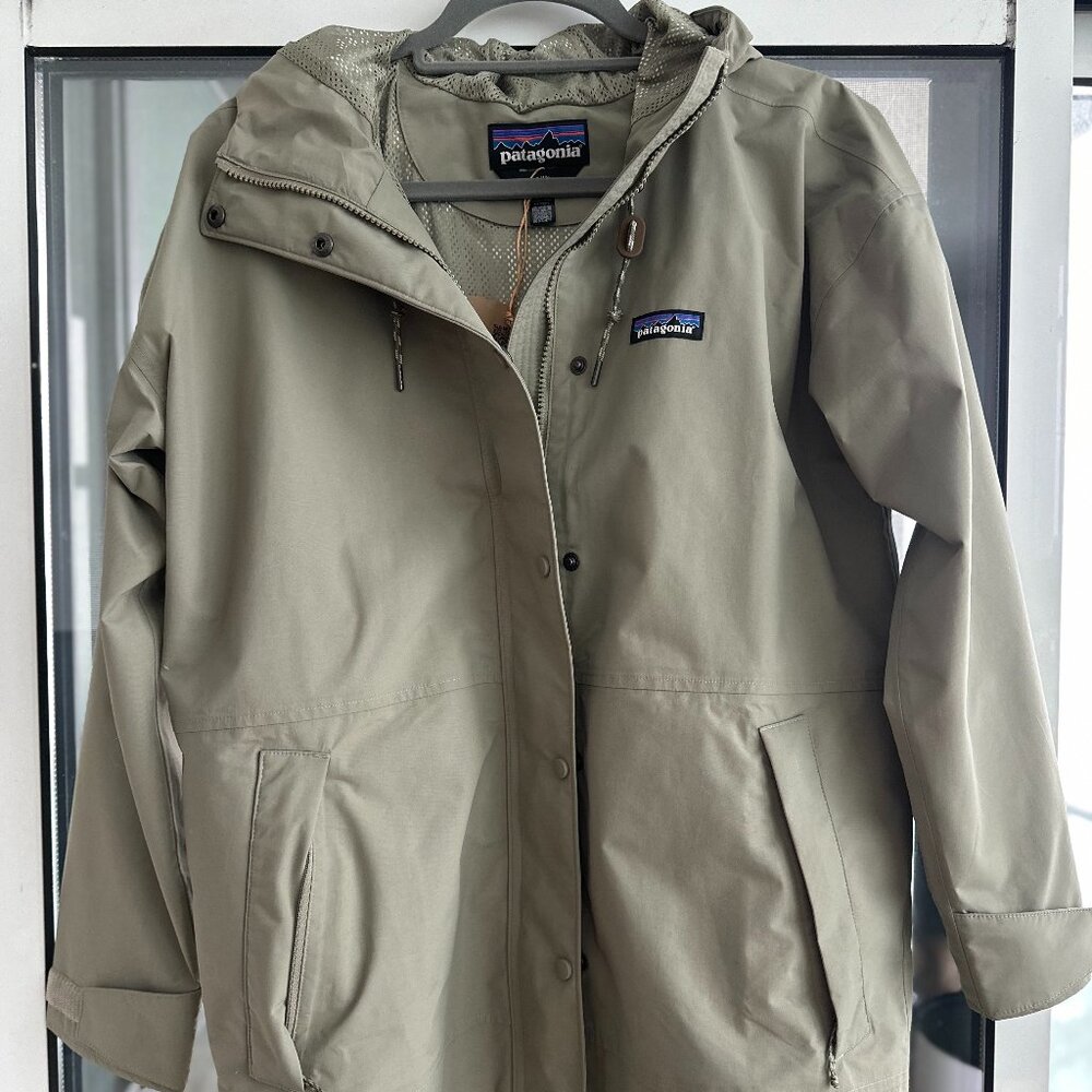 Patagonia Women's Outdoor Everyday Rain Jacket Size NWT